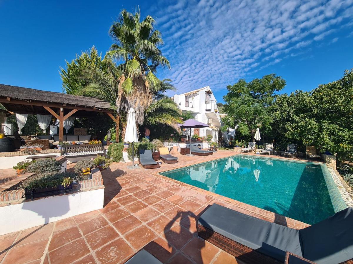 Cortijo La Haza Bed & Breakfast Iznájar Exterior photo